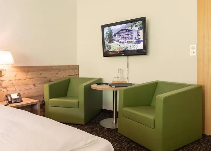 阿尔皮纳餐厅酒店 3* 格林德瓦